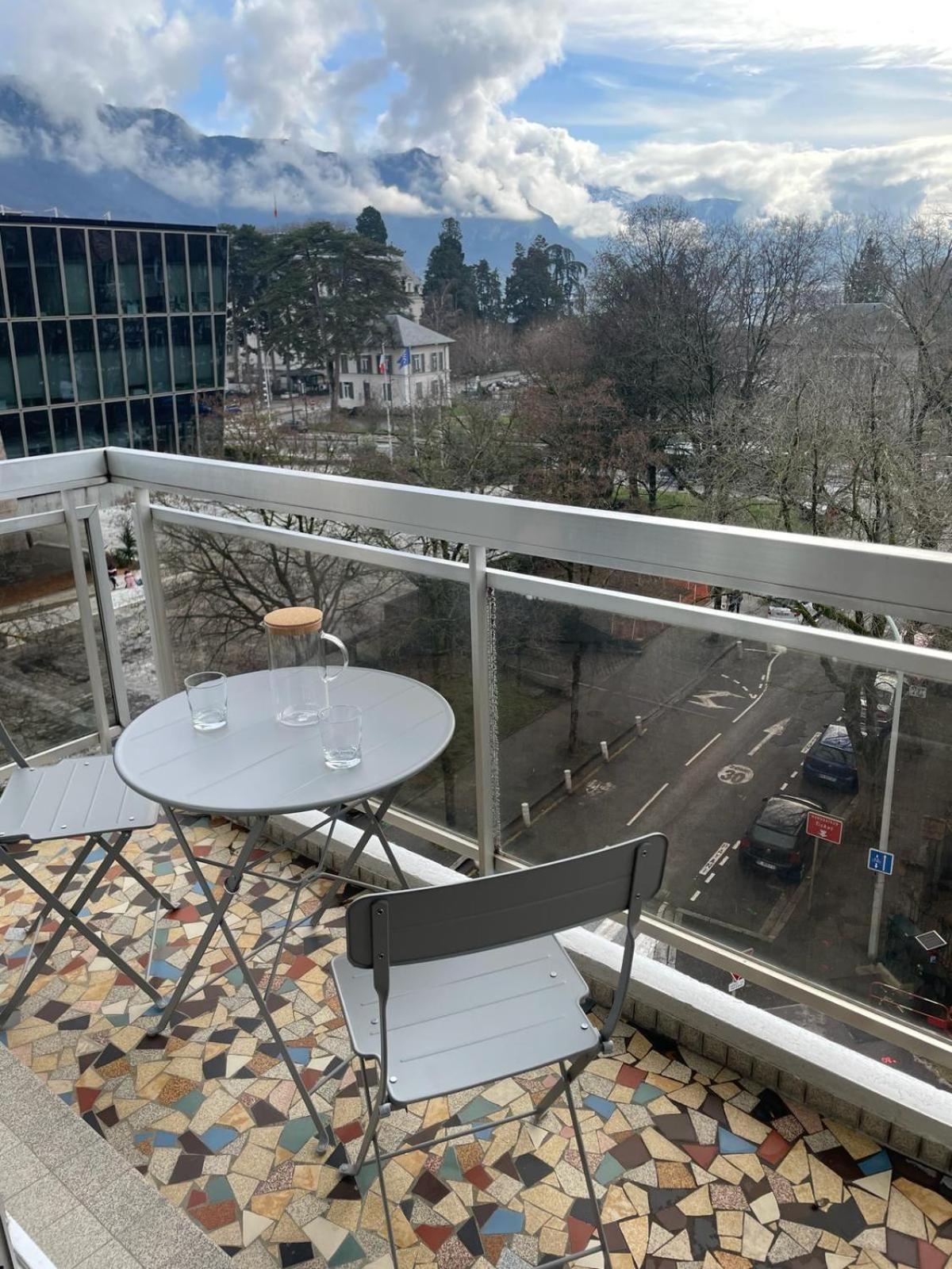 Tournette-Comfortable And Quiet Luxury Apartment Annecy Luaran gambar